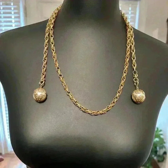 Vintage gold costume, jewelry - Picture 1 of 2